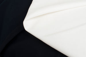 Close-up van de stof van de zwart-witte dag en nacht lijkwade.