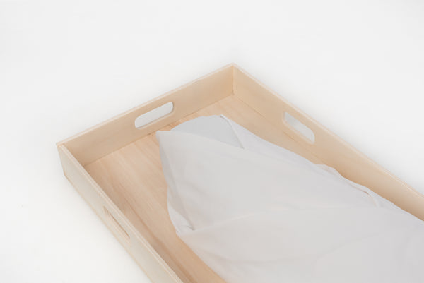 Detail van witte lijkwade voor een duurzame uitvaart.